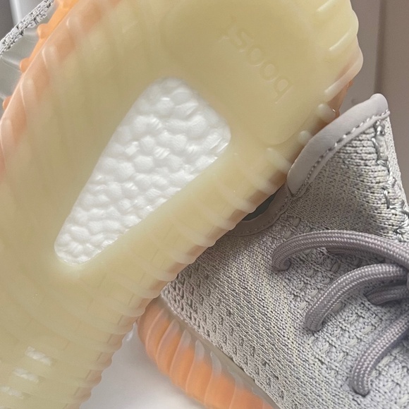 Yeezy Boost 350 V2-Tail Light main image 5